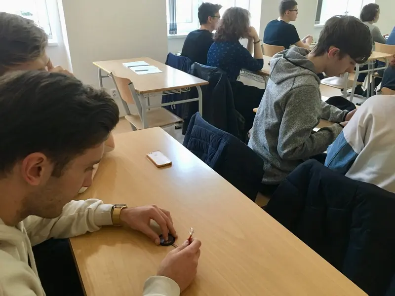 Septima a oktáva na interaktivní přednášce na katedře fyziky TUL