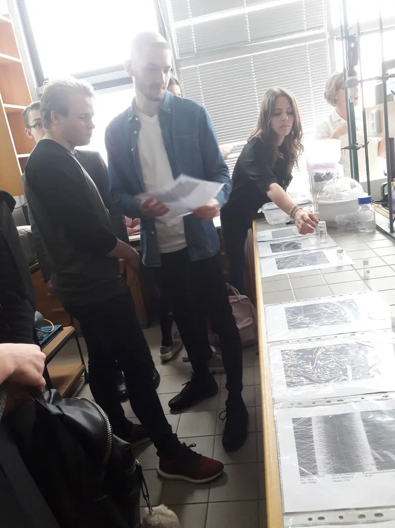 Studenti na přednáškách v Ústavu makromolekulární chemie AV ČR
