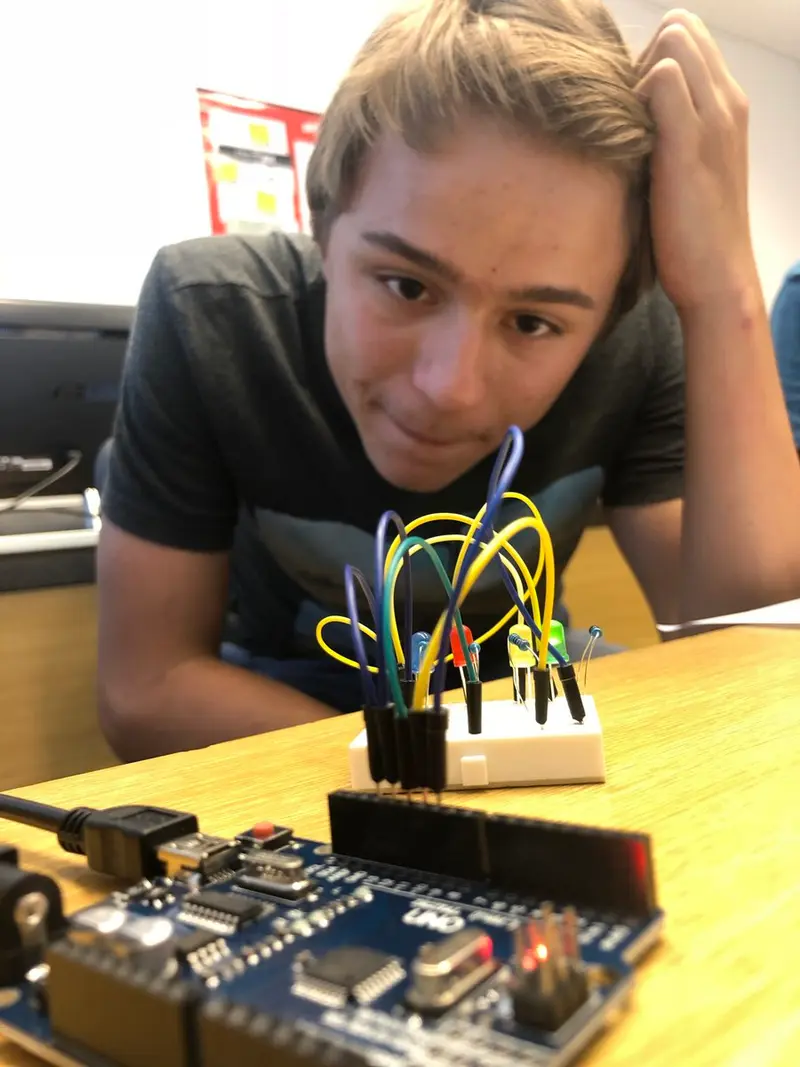 Aplikovaná informatika a soutěž KyberRobot 2019