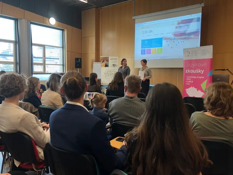 Slavnostní předávání FCE a CAE certifikátů studentům oktávy