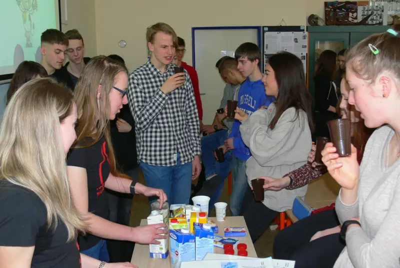 9907_Modernichemie_2017/04_chemie_2017