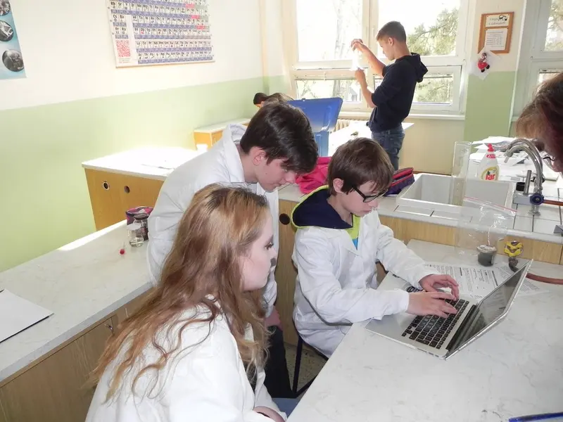 Dílna Voda - praktická výuka v terénu i laboratoři