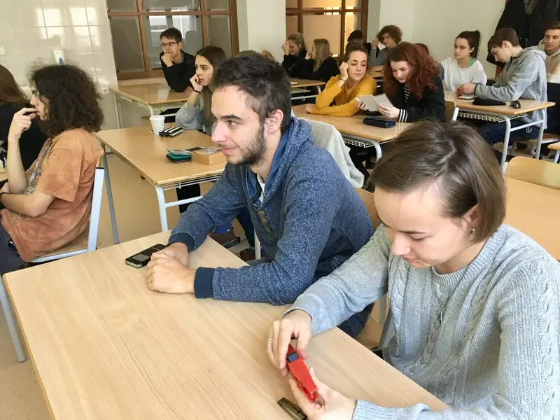 Septima a oktáva na interaktivní přednášce na katedře fyziky TUL