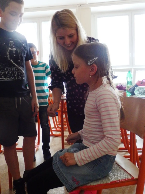 9949_KrouzekHrajemesisfyzikou/05DEBRUJARI