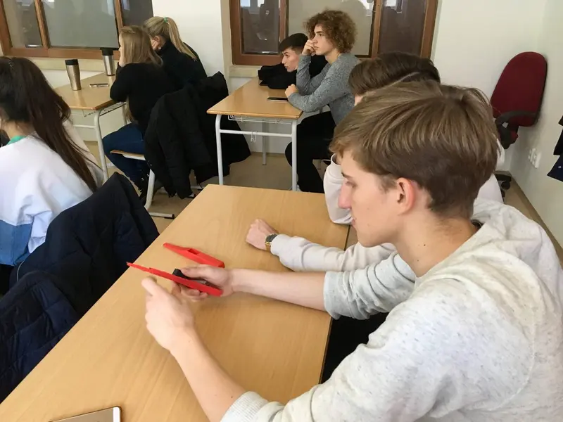 Septima a oktáva na interaktivní přednášce na katedře fyziky TUL