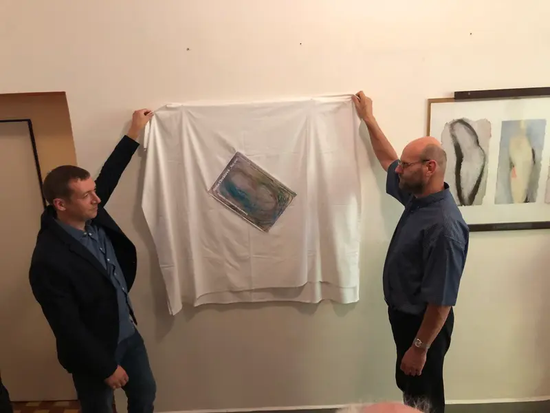 Vernisáž výstavy výtvarnice Ilony Chválové ve školní Galerii na chodbě