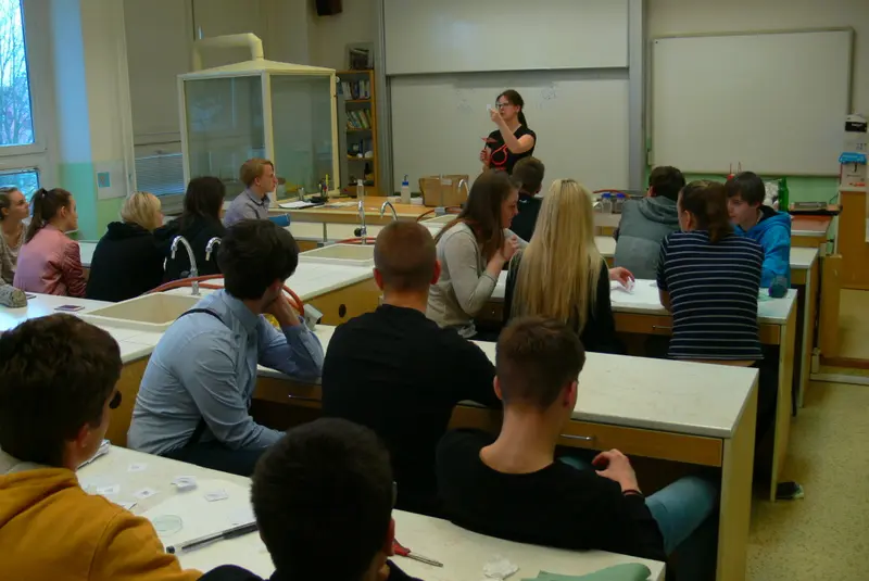 9907_Modernichemie_2017/08_chemie_2017