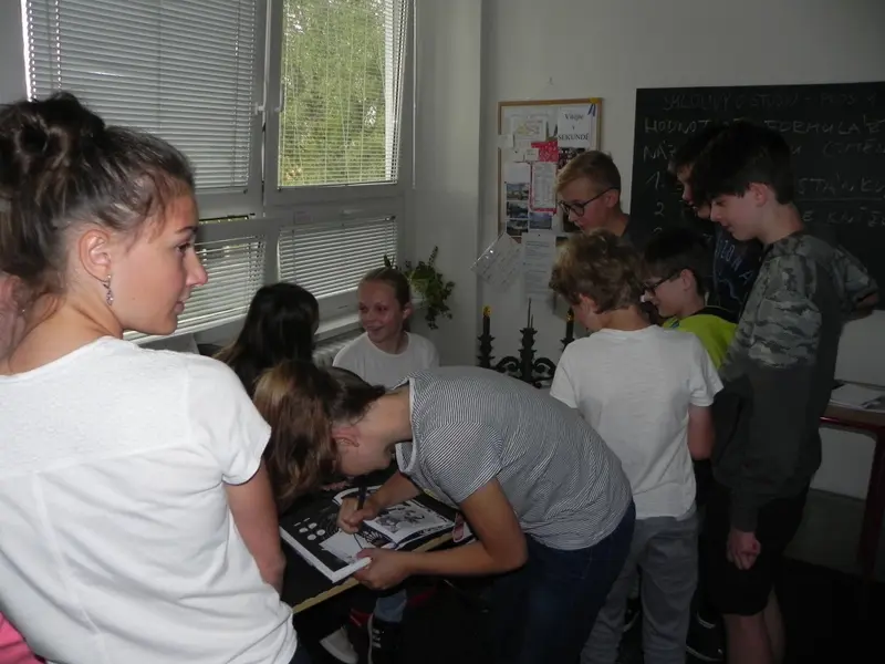 9890_Knizniveletrh_ sk_17/09_KNIHY_17