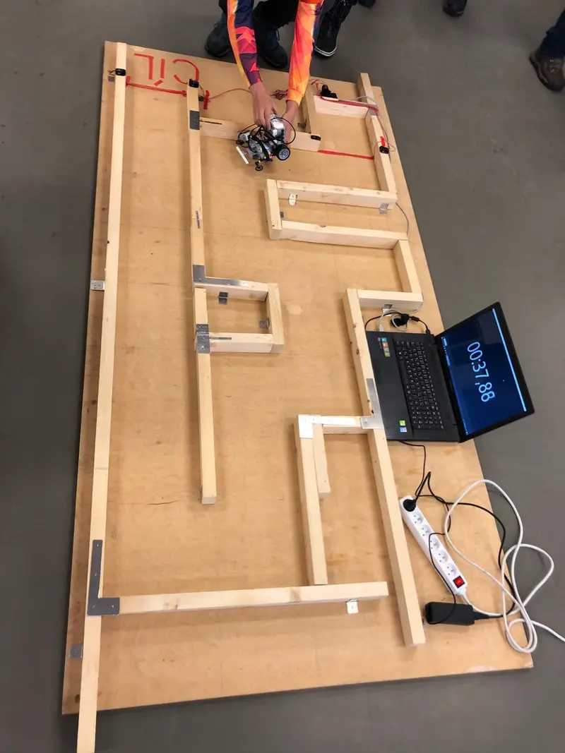 Aplikovaná informatika a soutěž KyberRobot 2019