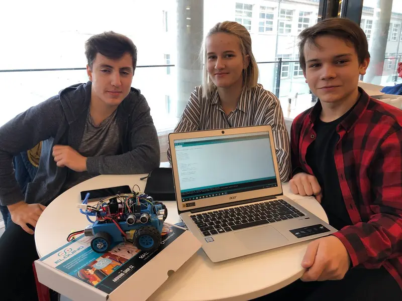 Aplikovaná informatika a soutěž KyberRobot 2019