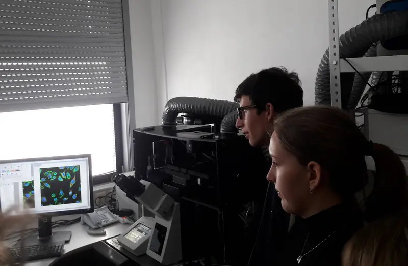 Studenti na přednáškách v Ústavu makromolekulární chemie AV ČR