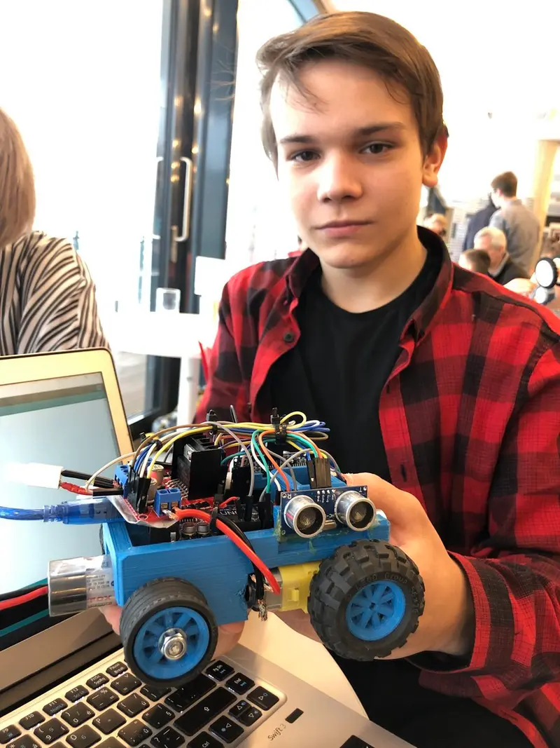 Aplikovaná informatika a soutěž KyberRobot 2019