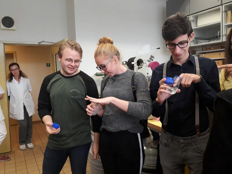 Studenti na přednáškách v Ústavu makromolekulární chemie AV ČR