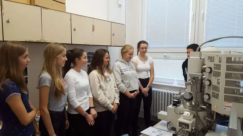 Exkurze Ústavu fyzikální chemie J. Heyrovského