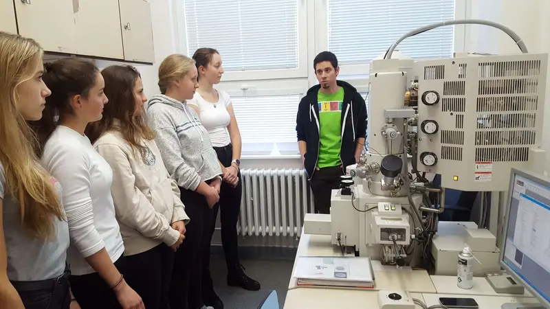 Exkurze Ústavu fyzikální chemie J. Heyrovského
