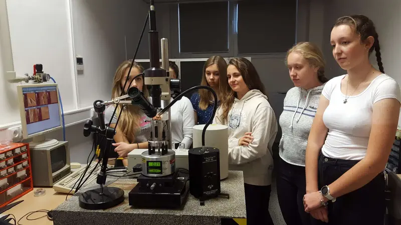 Exkurze Ústavu fyzikální chemie J. Heyrovského