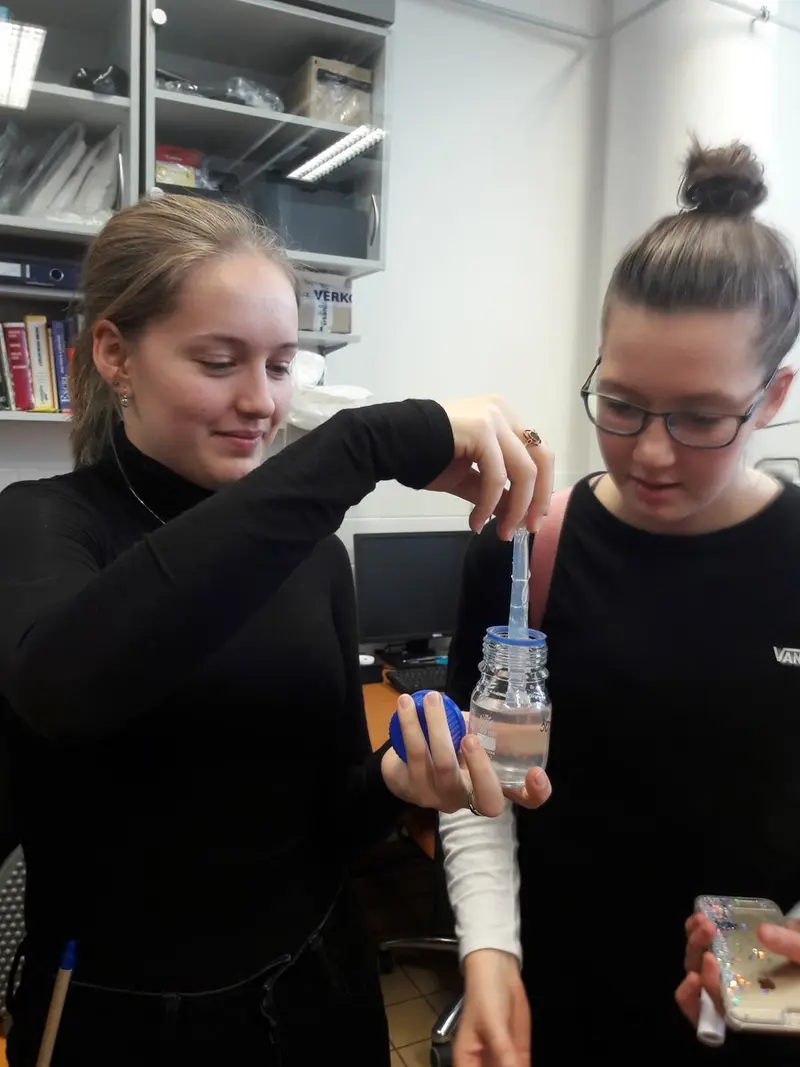Studenti na přednáškách v Ústavu makromolekulární chemie AV ČR