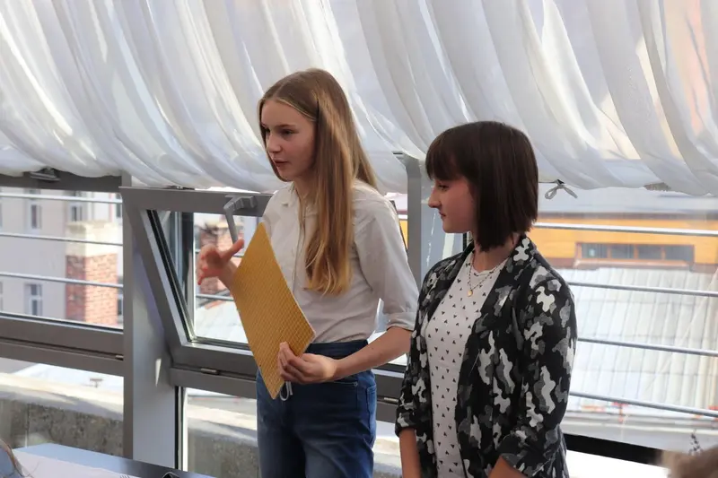 PRVNÍ SETKÁNÍ PARLAMENTŮ ŠKOL DOCTRINA