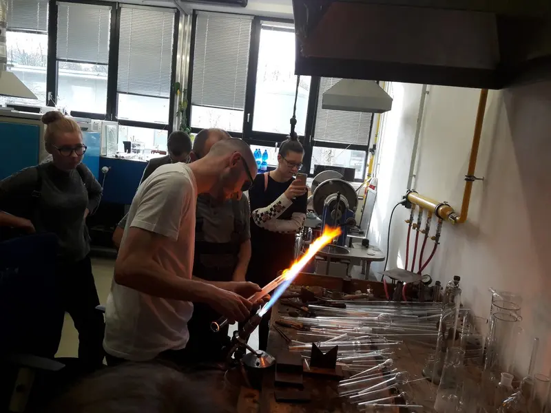 Studenti na přednáškách v Ústavu makromolekulární chemie AV ČR