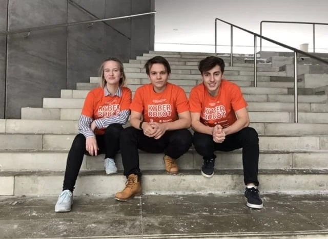 Aplikovaná informatika a soutěž KyberRobot 2019