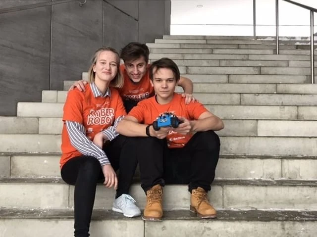 Aplikovaná informatika a soutěž KyberRobot 2019