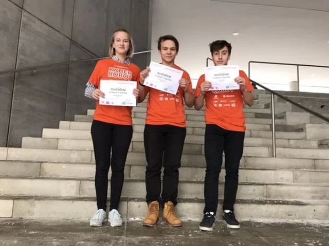 Aplikovaná informatika a soutěž KyberRobot 2019