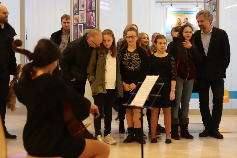 VERNISÁŽ VÝSTAVY K 12. ROČNÍKU FOTOGRAFICKÉ SOUTĚŽE