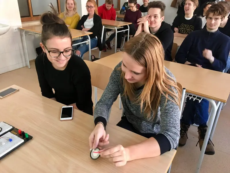 Septima a oktáva na interaktivní přednášce na katedře fyziky TUL