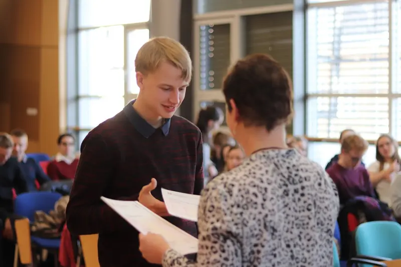 Slavnostní předávání FCE a CAE certifikátů studentům oktávy