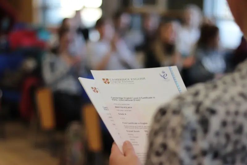 Slavnostní předávání FCE a CAE certifikátů studentům oktávy