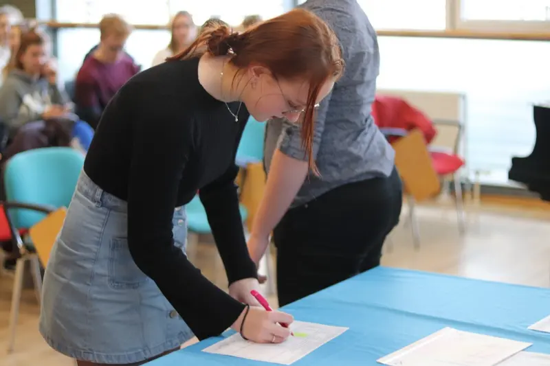 Slavnostní předávání FCE a CAE certifikátů studentům oktávy
