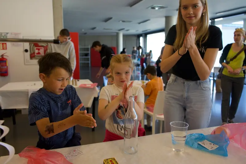 Studenti excelovali na Fyzikálním jarmarku