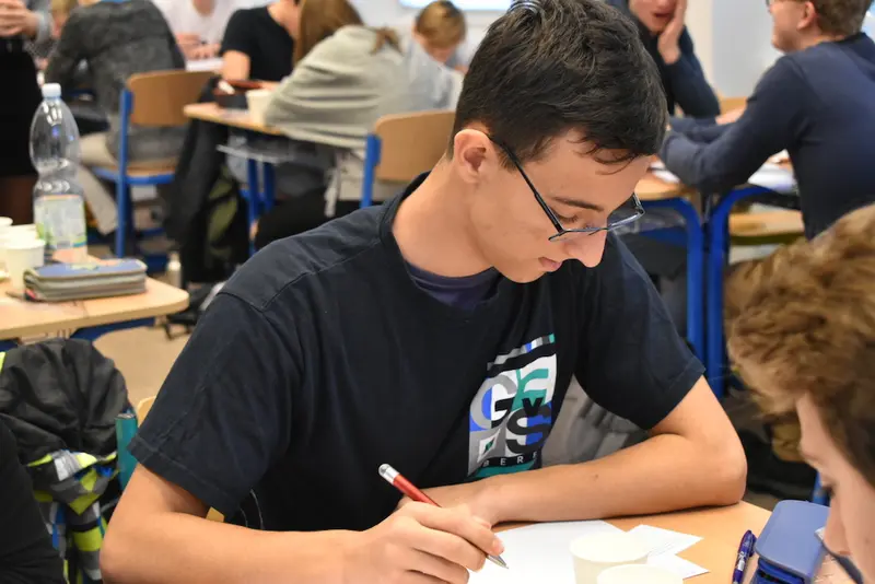 ÚSPĚCH NAŠICH STUDENTŮ NA MATEMATICKO-FYZIKÁLNÍ SOUTĚŽI DRUŽSTEV NÁBOJ JUNIOR