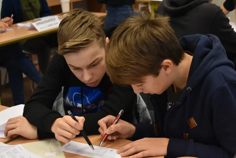 ÚSPĚCH NAŠICH STUDENTŮ NA MATEMATICKO-FYZIKÁLNÍ SOUTĚŽI DRUŽSTEV NÁBOJ JUNIOR