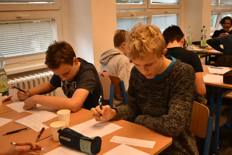 ÚSPĚCH NAŠICH STUDENTŮ NA MATEMATICKO-FYZIKÁLNÍ SOUTĚŽI DRUŽSTEV NÁBOJ JUNIOR