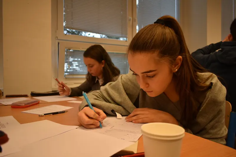 ÚSPĚCH NAŠICH STUDENTŮ NA MATEMATICKO-FYZIKÁLNÍ SOUTĚŽI DRUŽSTEV NÁBOJ JUNIOR