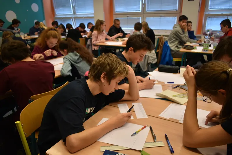 ÚSPĚCH NAŠICH STUDENTŮ NA MATEMATICKO-FYZIKÁLNÍ SOUTĚŽI DRUŽSTEV NÁBOJ JUNIOR