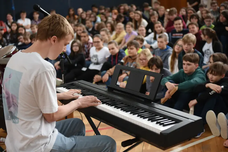 Po dvou letech jsme našli další hudební talent(y) Doctriny – Podještědského gymnázia