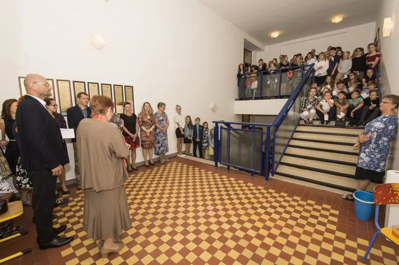 Primáni mají za sebou uvítací rituál "Ručičky"