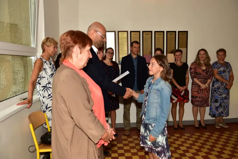 Primáni mají za sebou uvítací rituál "Ručičky"