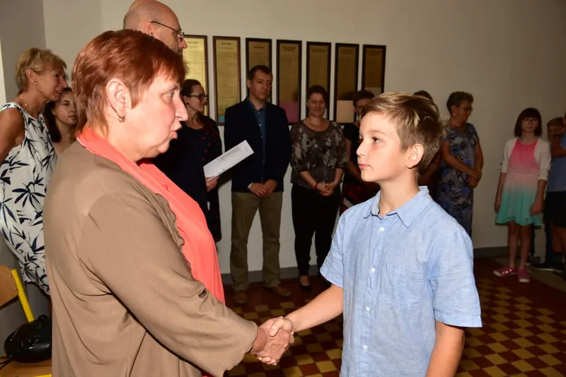 Primáni mají za sebou uvítací rituál "Ručičky"