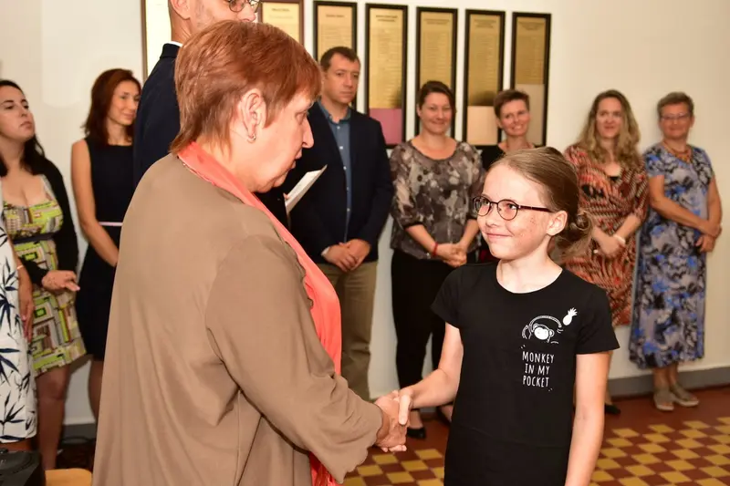 Primáni mají za sebou uvítací rituál "Ručičky"