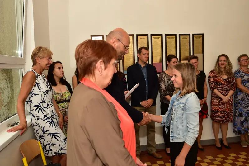 Primáni mají za sebou uvítací rituál "Ručičky"