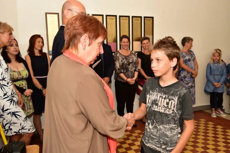 Primáni mají za sebou uvítací rituál "Ručičky"