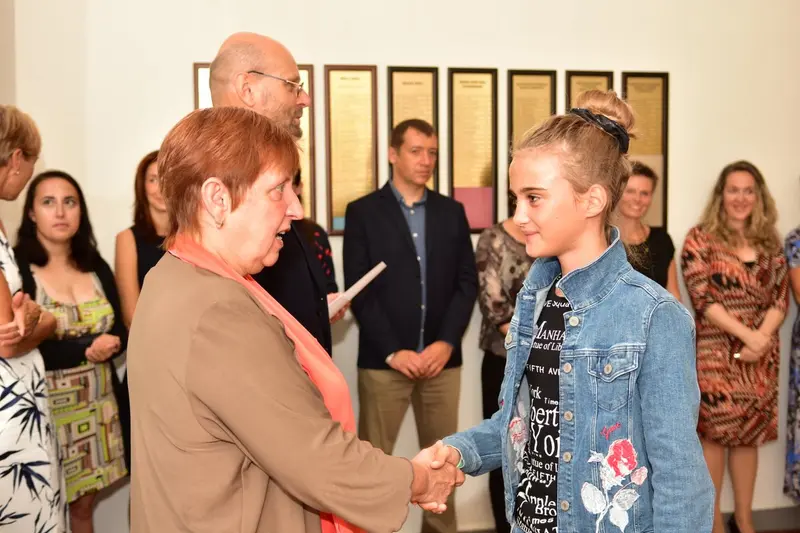Primáni mají za sebou uvítací rituál "Ručičky"