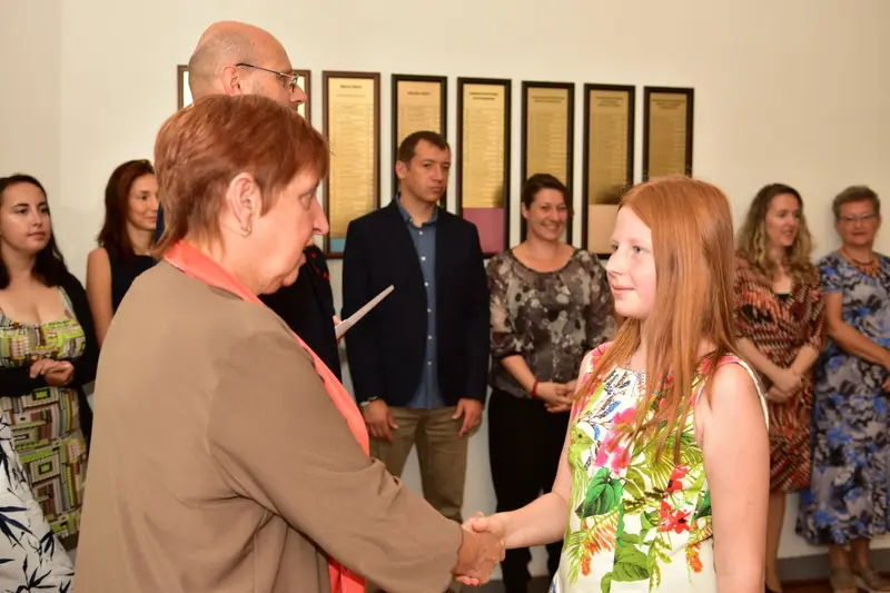 Primáni mají za sebou uvítací rituál "Ručičky"