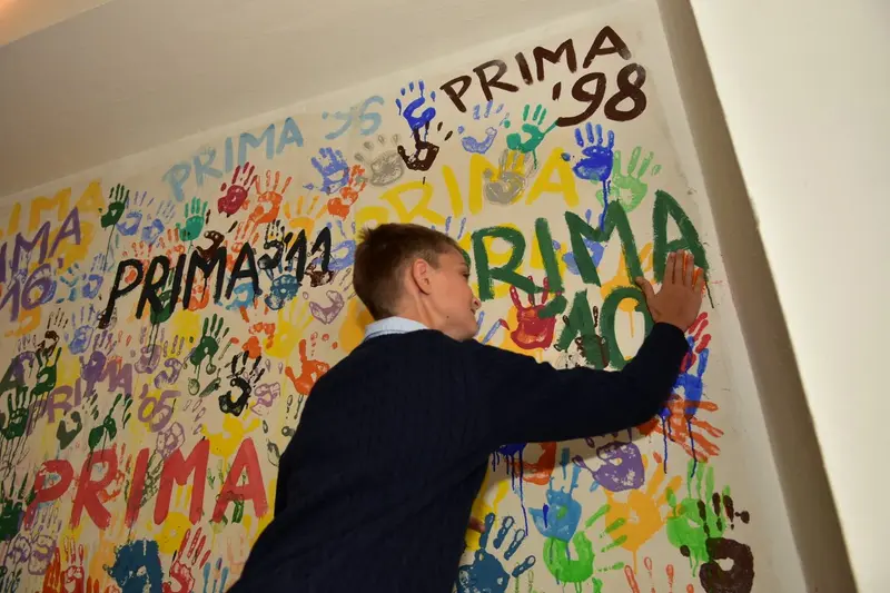 Primáni mají za sebou uvítací rituál "Ručičky"