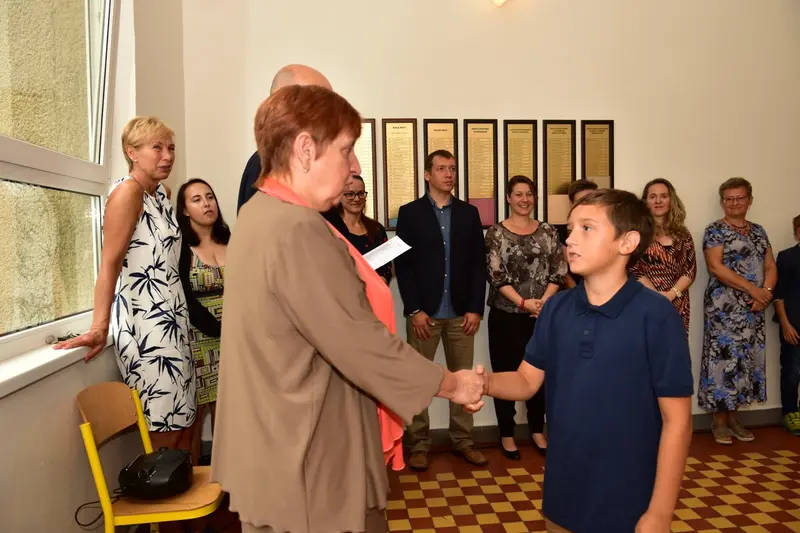 Primáni mají za sebou uvítací rituál "Ručičky"