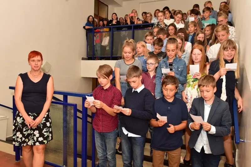 Primáni mají za sebou uvítací rituál "Ručičky"