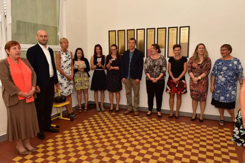 Primáni mají za sebou uvítací rituál "Ručičky"